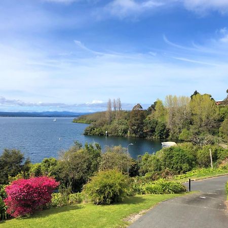 Acacia Haven - Beautiful Lake Views Таупо Экстерьер фото