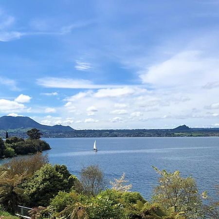 Acacia Haven - Beautiful Lake Views Таупо Экстерьер фото