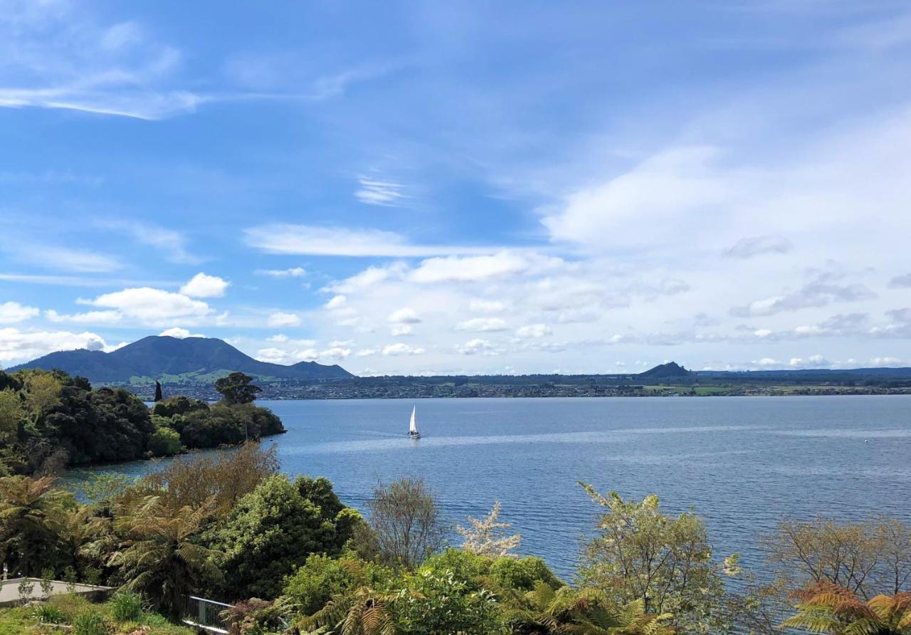 Acacia Haven - Beautiful Lake Views Таупо Экстерьер фото